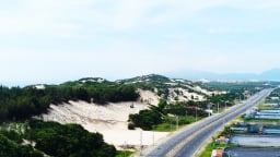Một nơi đẹp lạ ở Khánh Hòa có cái tên là Đồi Cô đơn, nam nữ kéo tay nhau trèo lên rất nhiều