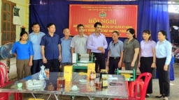 Ninh Bình: Hỗ trợ thiết bị cho hội viên nông dân nuôi ong lấy mật ở Cúc Phương