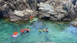 Một nơi ở Bình Định cách Quy Nhơn 50km tên gọi Vũng Bồi hoang sơ thế này đây, nhiều người đến tắm