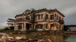 Cận cảnh biệt phủ cổ tròn 100 năm tuổi bên dòng sông Đồng Nai, kiểu kiến trúc Pháp, cố chủ nhân quê Quảng Ngãi