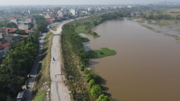 Tuyến đê nào đang bị sụt lún, phải dựng hàng rào cấm qua lại ở Hà Nội?