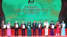 Nguyên Ủy viên Bộ Chính trị, nguyên Bí thư Hà Nội Phạm Quang Nghị nhận danh hiệu Công dân ưu tú Thủ đô