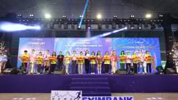 Giải chạy đêm Ho Chi Minh City Night Run Eximbank 2024 chính thức khai mạc