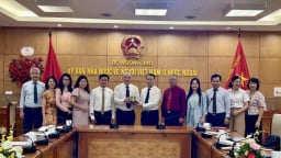Tăng cường giải đáp, hỗ trợ pháp lý cho người Việt ở nước ngoài