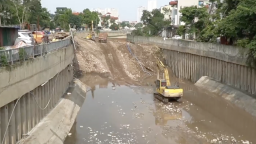 Video: Người dân khổ sở vì dự án cứng hóa kênh La Khê chậm tiến độ