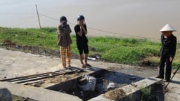 Tạm dừng hoạt động doanh nghiệp xả nước thải bốc mùi hôi thối ra Sông Dinh ở Ninh Thuận