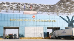 Hơn 1.700 tấn hàng hoá xuất nhập khẩu qua Móng Cái trong ngày đầu năm 2025