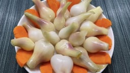 Loại củ gia vị nhỏ xinh, muối chua, trắng giòn, thơm phức, món ngon không thể thiếu dịp Tết