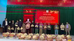 Quảng Nam: “Xuân đoàn kết - Tết yêu thương” của Hội Nông dân huyện Quế Sơn đến với nông dân nghèo