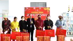 PC Đắk Nông tặng quà cho hộ có hoàn cảnh khó khăn dịp Tết Nguyên đán Ất Tỵ 2025 