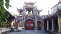 Tổng đốc đầu tiên ở Bắc Ninh là một quan to nhà Nguyễn không có con, tài sản riêng, dân gọi là 'Phật'