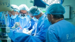 Người cha quân nhân nuốt nước mắt, hiến tạng con trai 18 tuổi, hồi sinh sự sống cho 4 người