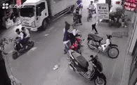 Clip NÓNG 24h: Nam sinh bị nhóm bạn đánh hội đồng dã man khi chở bạn gái tan học tại Thái Bình