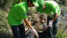 Chuyện lạ: Đổi bao bì thuốc bảo vệ thực vật lấy… dầu ăn