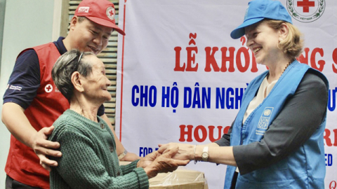 UNDP phối hợp Hội Chữ thập đỏ tỉnh Quảng Ngãi hỗ trợ khẩn cấp cho người dân
