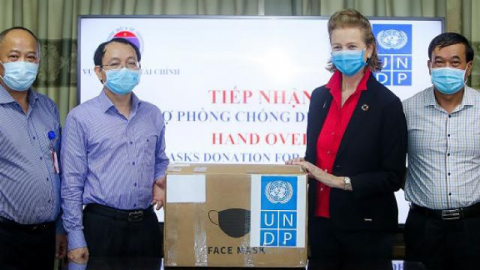 UNDP tặng Việt Nam 20.000 khẩu trang chống Covid-19