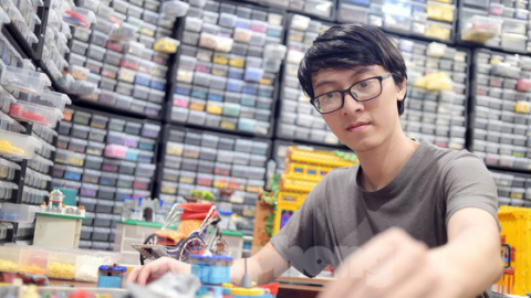 Chàng trai Việt 'đóng' tàu Hoàng Sa, Trường Sa từ mô hình Lego, tri ân ngư dân bám biển