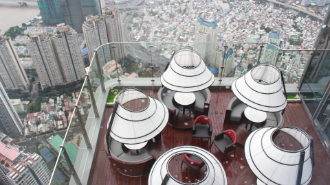 Chơi gì tại TP.HCM dịp năm mới 2022: Đài quan sát Bitexco, Landmark81 và loạt tour giảm giá sốc