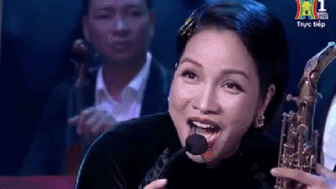 Diva Hồng Nhung, Mỹ Linh xử lý đỉnh cao loạt sự cố quên lời, mic mất tiếng