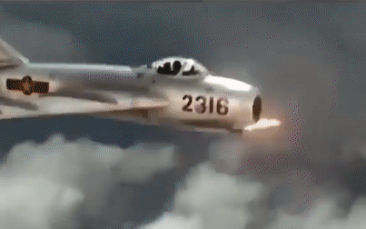 MiG 17 Việt Nam hạ gục F-105 'Thần sấm' và F-4 'Con ma' khiến Mỹ bàng hoàng