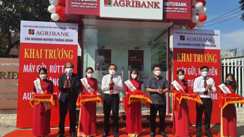 Quảng Nam: Khách hàng ấn tượng với những tính năng vượt trội của Ngân hàng tự động AutoBank CDM