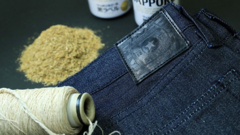 Quần jeans làm từ rác thải bia giá 7 triệu đồng