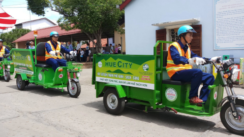 UNDP tài trợ dự án thay thế phương tiện thu gom rác thủ công bằng xe điện tại Huế