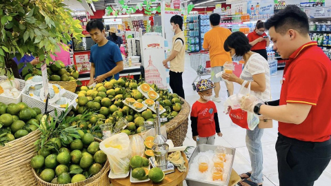 Nhiều siêu thị, sàn TMĐT 'giải cứu' cam sành rớt giá