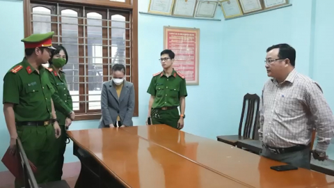 Nữ PGĐ phòng giao dịch ngân hàng lừa đảo hàng tỷ đồng rồi tuyên bố vỡ nợ ra đầu thú