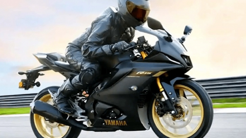 Yamaha trình làng R15 phiên bản 'Kỵ sĩ bóng đêm', giá 51 triệu đồng
