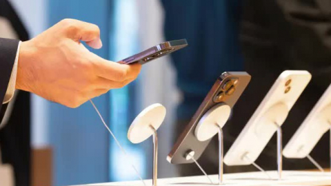 iPhone 14 dẫn đầu doanh số smartphone toàn cầu khi người tiêu dùng ưa chuộng điện thoại cao cấp