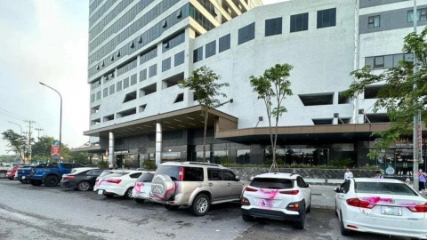 Rà soát camera tìm đối tượng xịt sơn hàng loạt xe ô tô gần chung cư Intracom Riverside (Hà Nội)