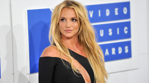Britney Spears phủ nhận 'lén lút' ra album mới