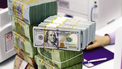 Giá USD hôm nay 26/10: Thế giới đảo chiều tăng mạnh, trong nước hạ nhiệt sau động thái của NHNN