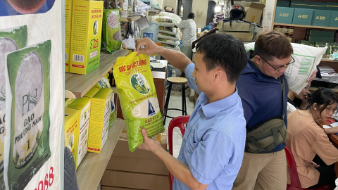 Bất chấp giá gạo ST25 tăng sốc, nhiều nơi vẫn lo không đủ hàng để bán