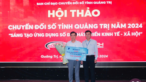 VNPT Quảng Trị trao tặng 130 Smartphone cho hộ nghèo