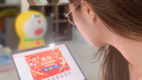 Làm 'cú đêm' để sắm đồ Tết sớm với hàng sale
