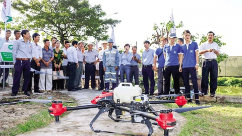 Sử dụng thiết bị bay không người lái trong nông nghiệp bùng nổ ở ĐBSCL, vì sao nói 'vừa mừng vừa lo'?
