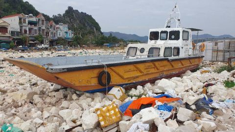 Quảng Ninh: DN tái chế phao xốp biến mất, bãi rác hàng triệu phao xốp sau chuyển đổi vẫn ngổn ngang