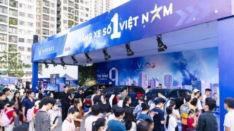 Vinhomes Grand Park đông kín fan chờ đón siêu nhạc hội 8WONDER Winter