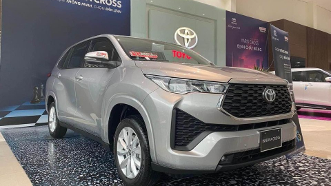 Giá xe Toyota Innova Cross lăn bánh tháng 2/2024: Giảm để kéo khách