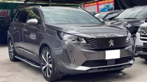 Sau 2 năm lăn bánh, Peugeot 5008 cũ bán giá rẻ khó tin