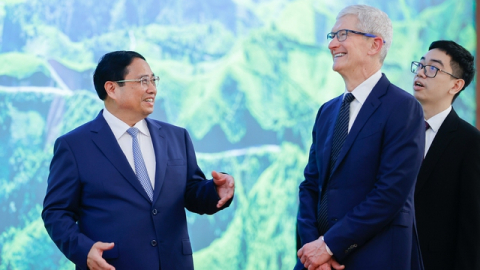 Thủ tướng Chính phủ đề nghị Tim Cook đưa doanh nghiệp Việt Nam vào sâu chuỗi giá trị của Apple