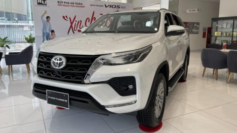 Giá xe Toyota Fortuner lăn bánh tháng 6/2024: Giảm bởi áp lực của Ford Everest