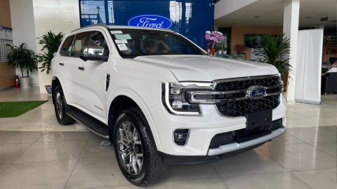 Giá xe Ford Everest lăn bánh tháng 6/2024: Giảm không 'phanh' đón đầu giảm 50% lệ phí trước bạ