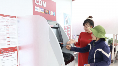  Agribank Chi nhánh huyện Cam Lâm trang bị máy CDM phục vụ người dân