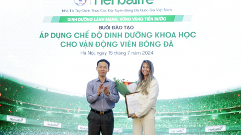 Chuyên gia dinh dưỡng của Herbalife mang kiến thức chuyên sâu tới bóng đá Việt