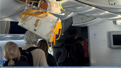 Hình ảnh báo chí 24h: Trần máy bay Boeing bị bung vì nhiễu động không khí, 30 người bị thương