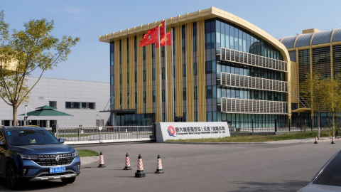 Cổ phiếu của công ty xe điện Evergrande lao dốc sau tin nộp đơn phá sản