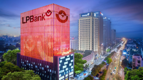 LPBank (LPB) muốn mua 5% vốn cổ phần của FPT